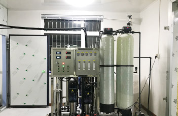 軟化水設(shè)備的工作原理是什么？